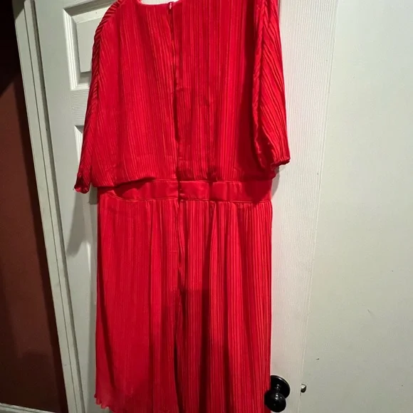 Boohoo Size 20 red dress, fits like a size 18. Worn once for 2 hours. - Picture 3 of 14